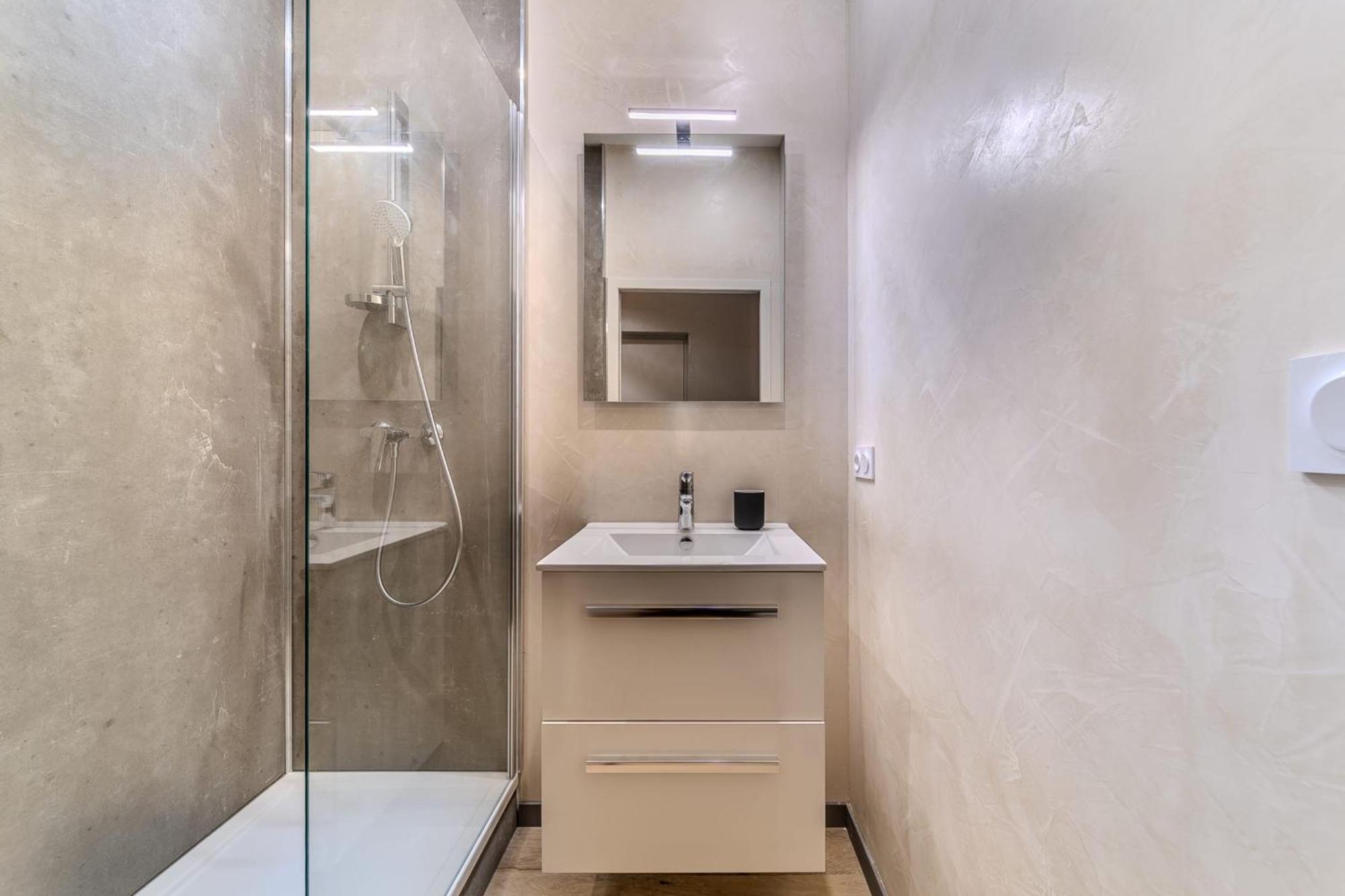 Charming 1-Bedroom Apartment Across From Halles Paul Bocuse & Part-Dieu Lione Esterno foto