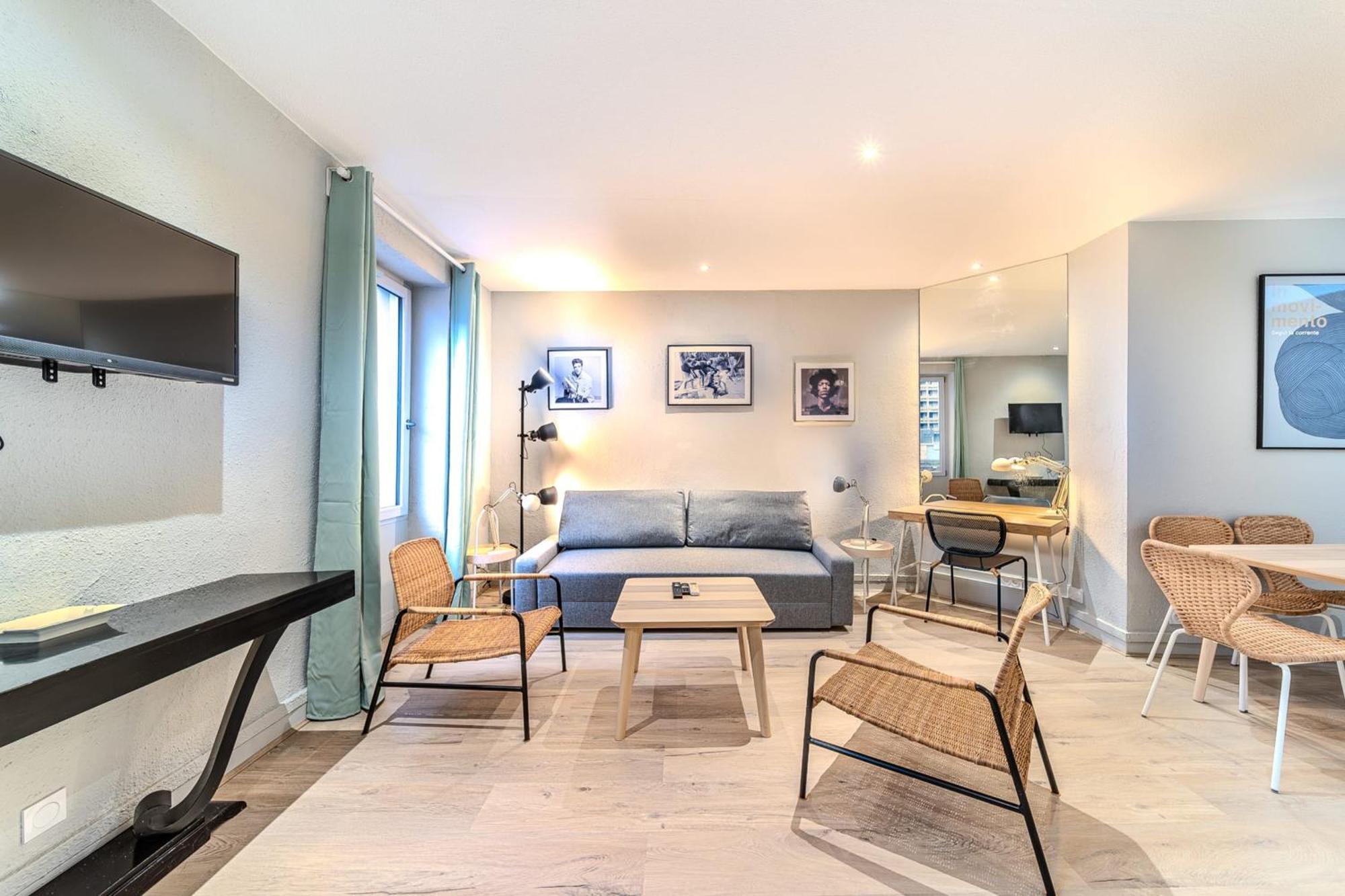 Charming 1-Bedroom Apartment Across From Halles Paul Bocuse & Part-Dieu Lione Esterno foto